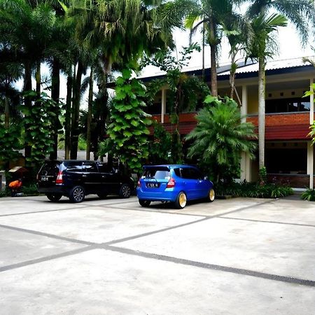 Augusta Sukabumi Hotel Exterior foto